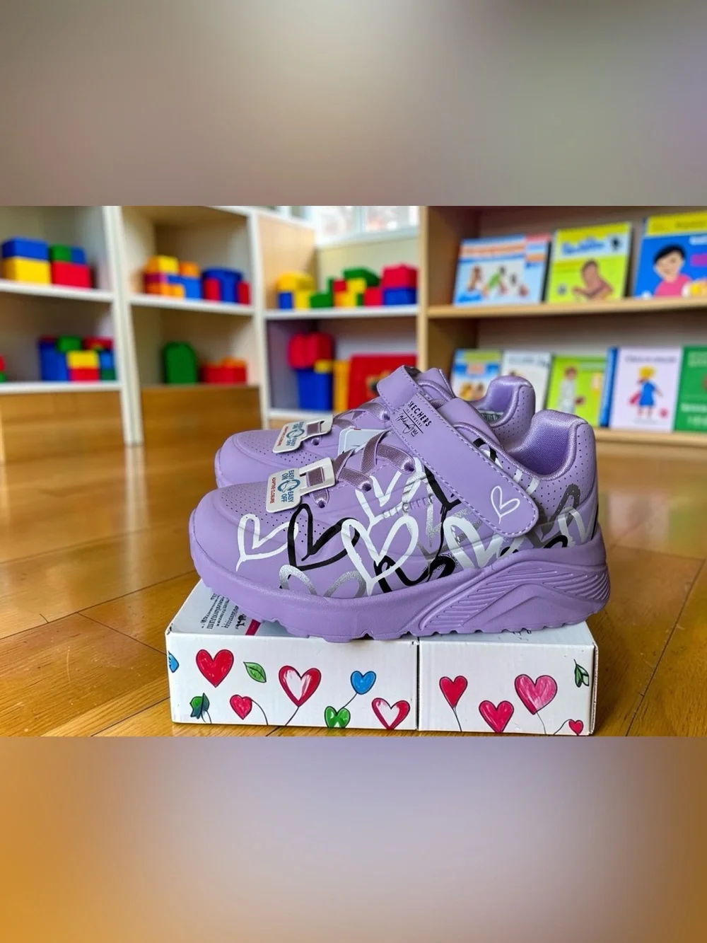 Skechers x Goldcrown: Uno Lite - Love Levitate Size 10K Brand New